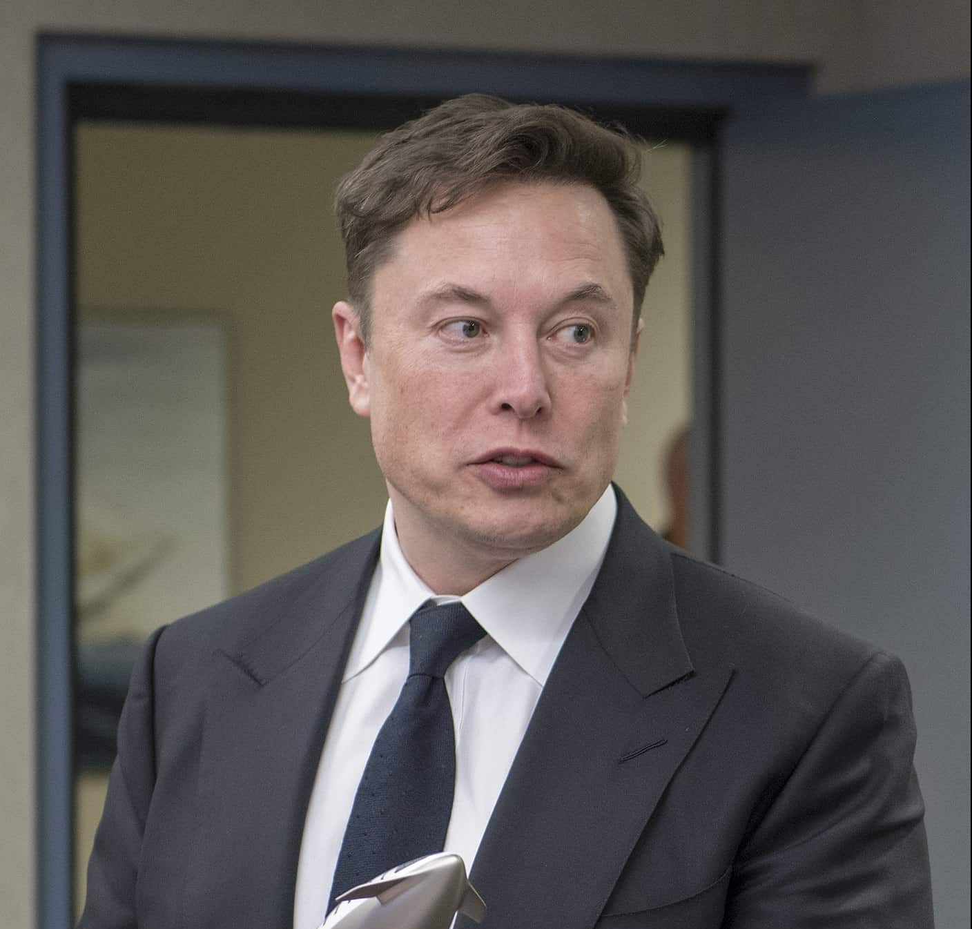 Does Elon musk respond to emails? Can you contact him?